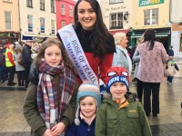 Rose of Tralee Jennifer Byrne lights up Kerry’s capital for 2017 Christmas Spraoi in Tralee